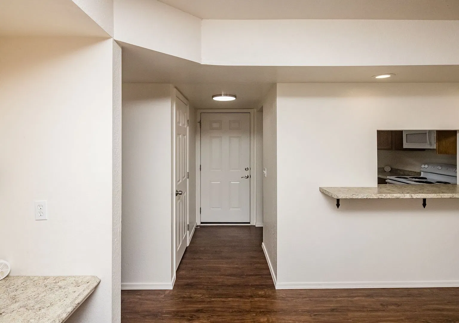 2 Bedroom/2Bath - Downtown Condo — Photo 4