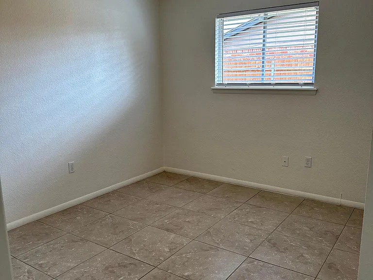 1004 S Howard Ave — Photo 8