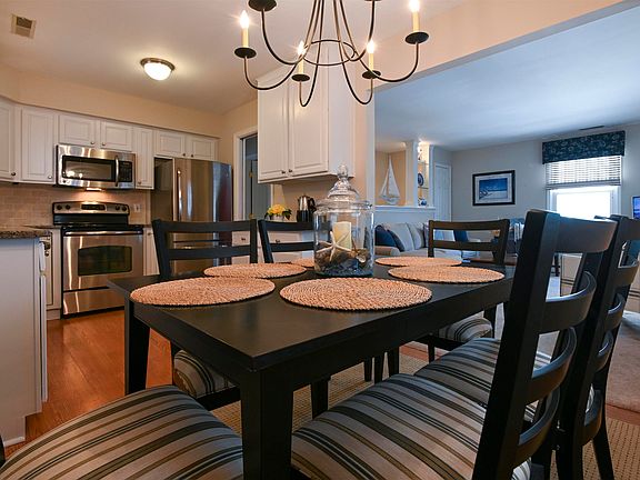 3rd image of 849-51 3rd St #851