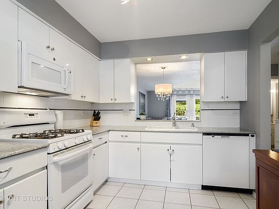 4th image of 1187 E Randville Dr