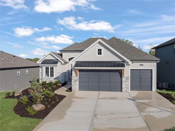 8013 Payne St, Shawnee, KS 66220