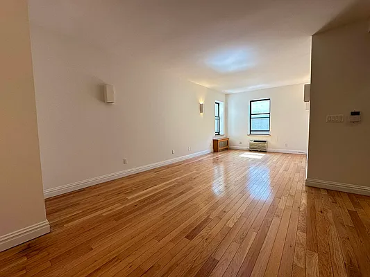 Rented by REAL New York | media 3