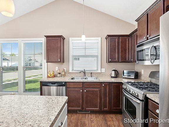 2nd image of 889 Cobblestone Way Dr SE