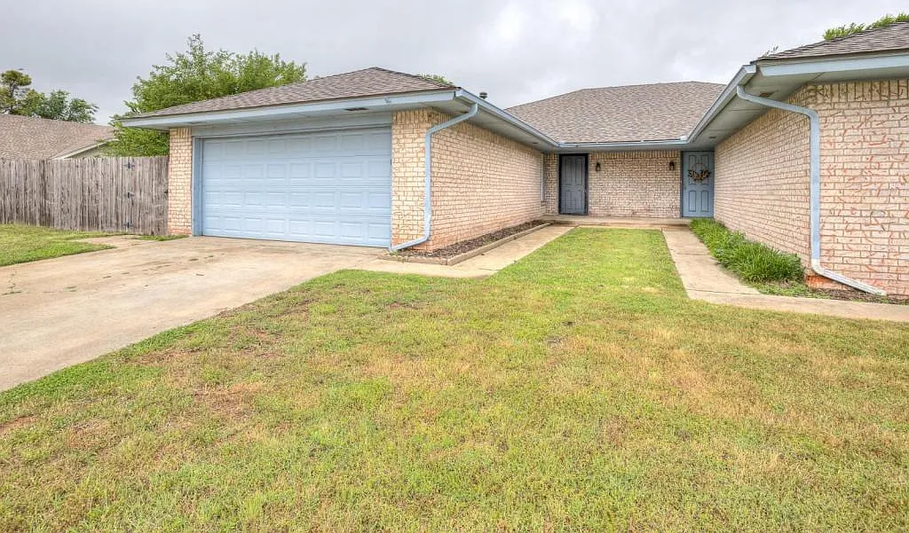 523 N Robin Way — Photo 3