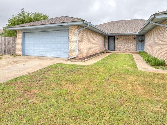 3rd image of 523 N Robin Way