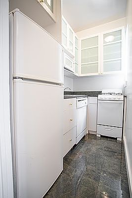 4th image of 3 E 66th St APT 9C