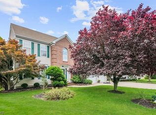 40 Bluebird Way, Raritan, NJ 08869