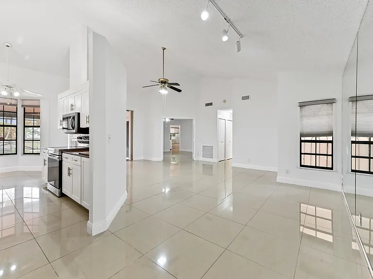5421 Helene Cir — Photo 7