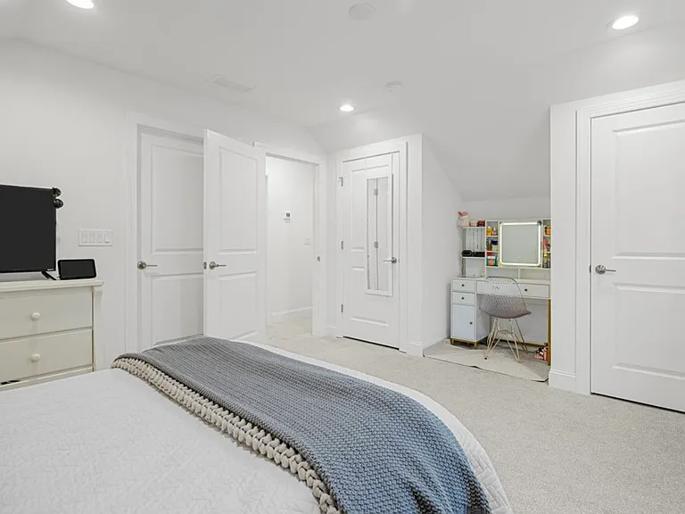 115 Harbor Master Ln — Photo 3
