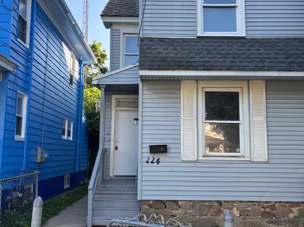 224 S 3rd St, Millville, NJ 08332