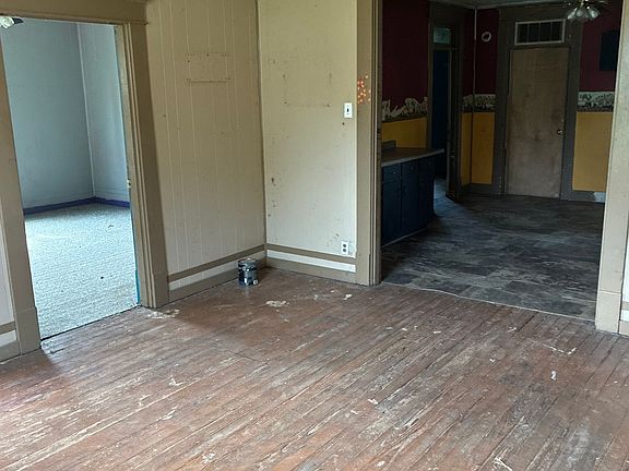 3rd image of 1917 N Main St