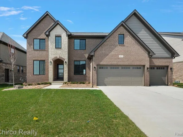 49355 Langford Dr, Macomb, MI 48044