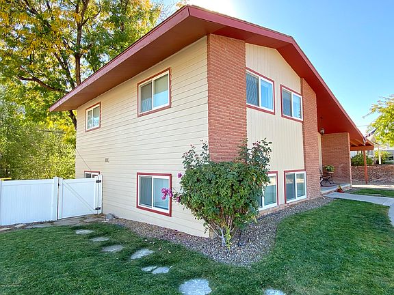 3rd image of 205 Taylor Dr