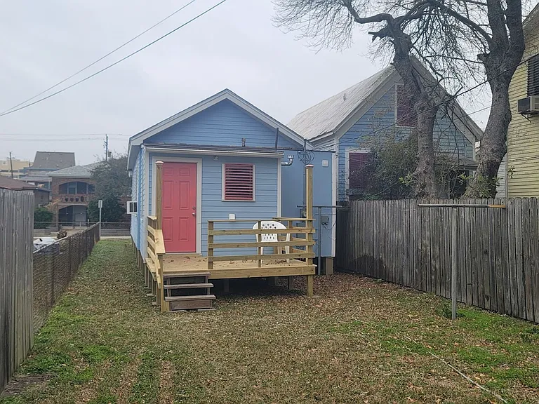 723 Sealy St — Photo 14