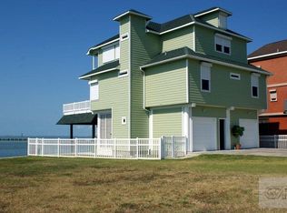 419 Hana Dr, Tiki Island, TX 77554