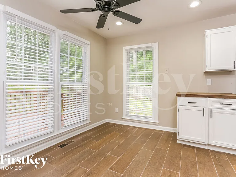 5395 Telford Ct — Photo 6