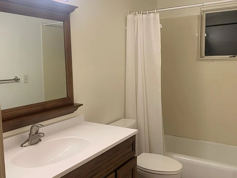 527 E Main St #5 — Photo 5