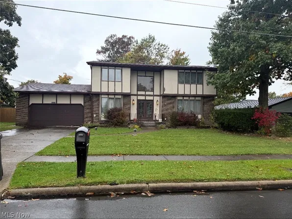 5627 London Dr, Youngstown, OH 44515