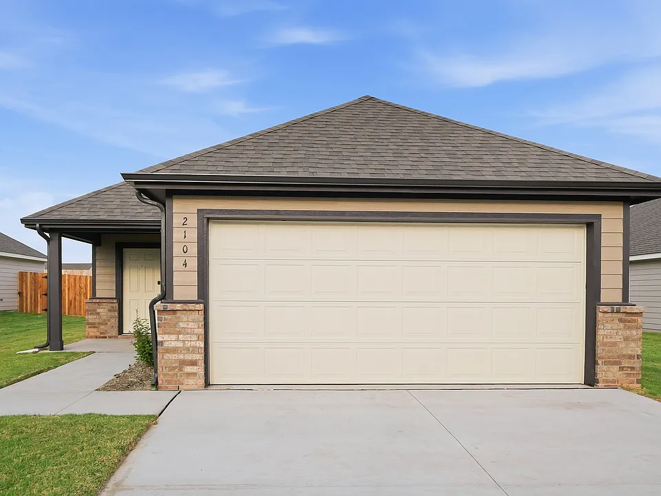 2104 Dogwood Dr