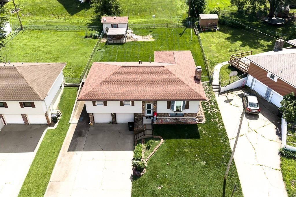 260 Holiday Dr, Lansing, KS - View 4