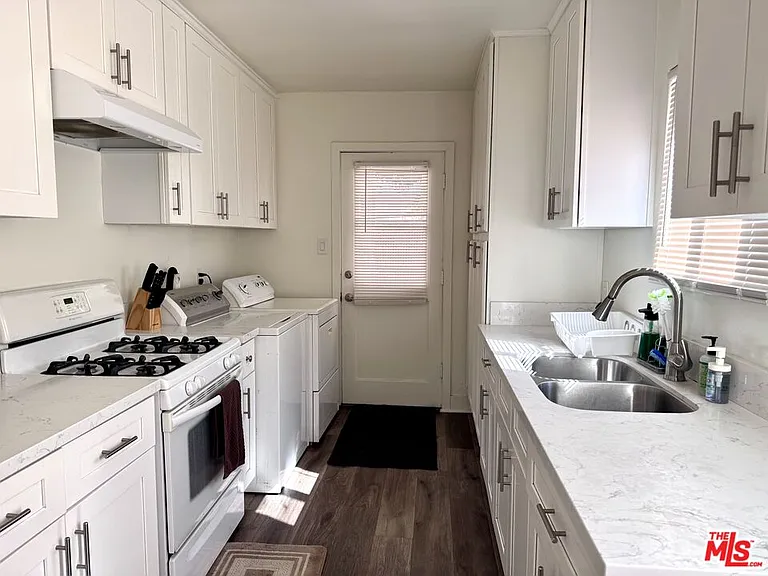 4419 W Rosecrans Ave #4421-1/2 — Photo 6