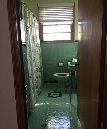 4th image of 4519 S Robertson St