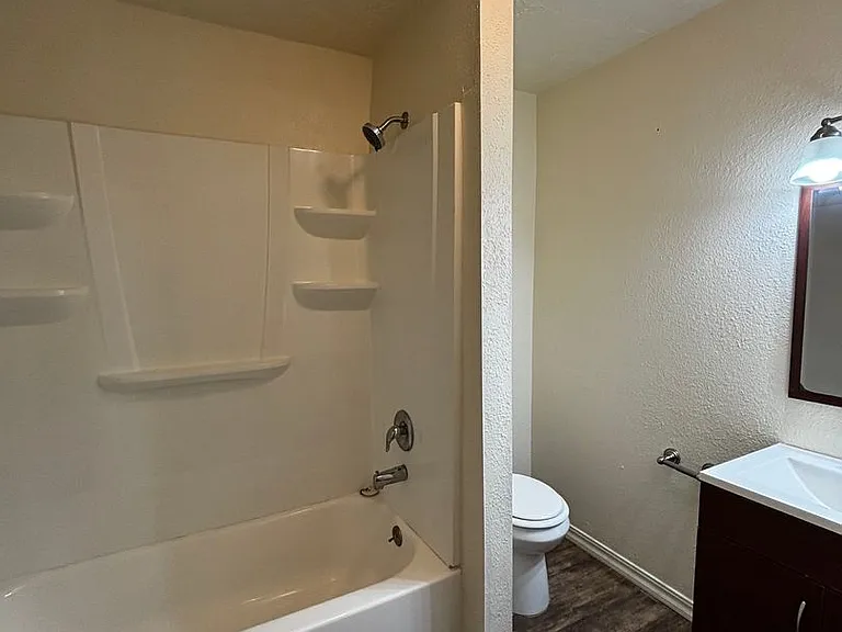 1341 N Harrison Ave — Photo 8