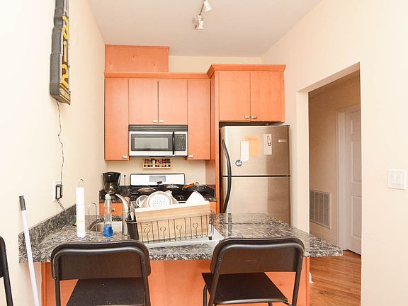 3rd image of 1509 W Wellington Ave APT 1