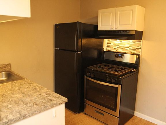 4th image of 2044 S Big Bend Blvd Floor 2