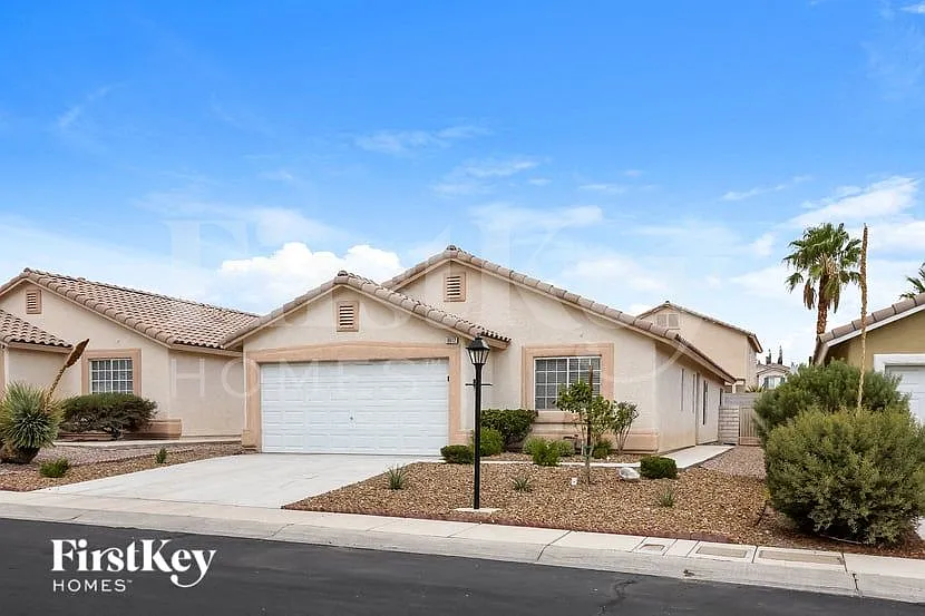 3 bed, 2.0 bath, 1527 sqft, $2,475 — Photo 2