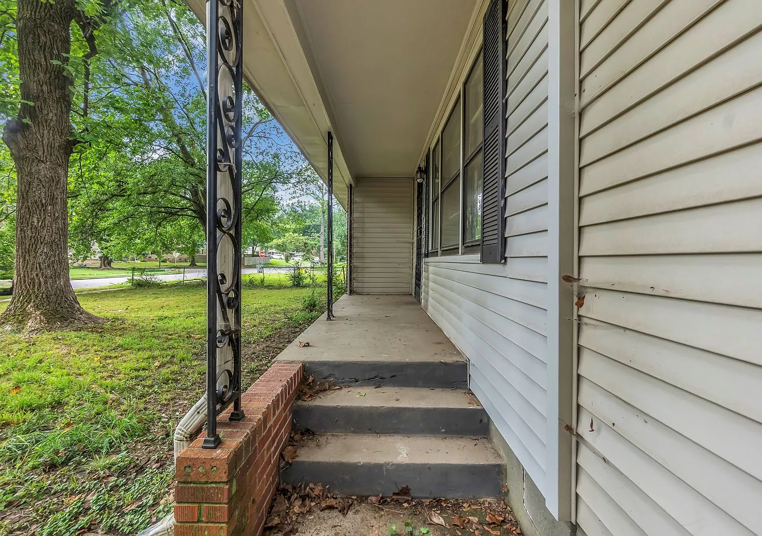 Charming East Memphis home — Photo 2
