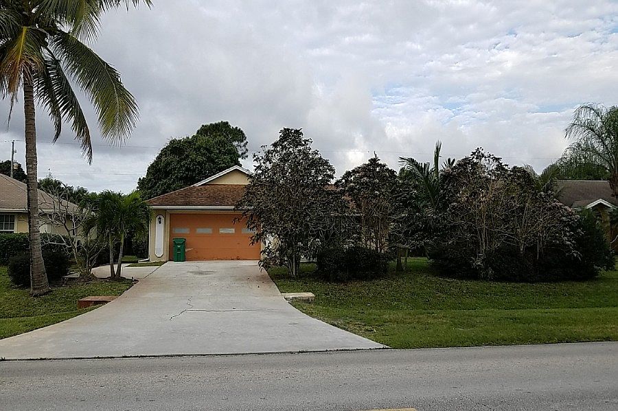 1st image of 2134 SE Floresta Dr