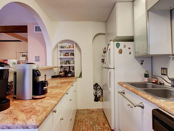 5th image of 4814A Avenue G