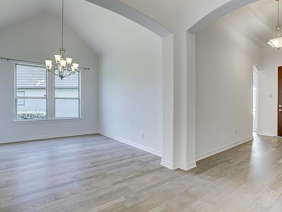 5th image of 5015 Wheaton Park Dr