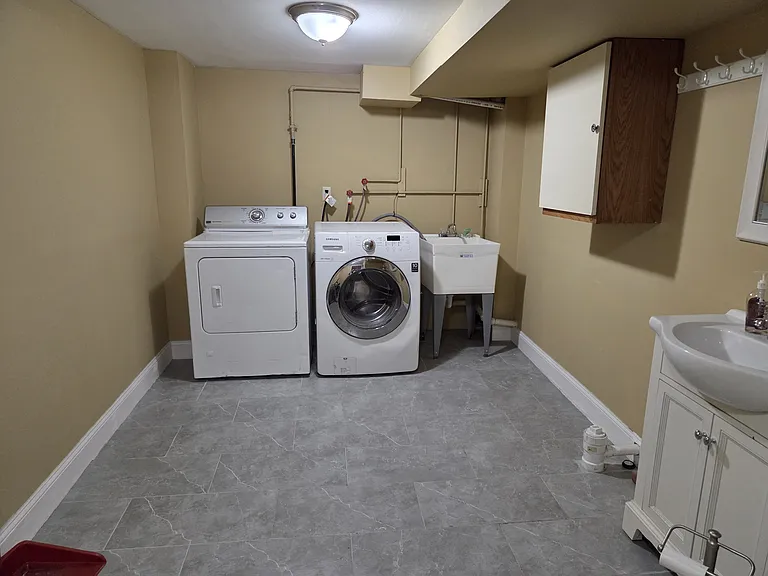 559 Rosalie St — Photo 15