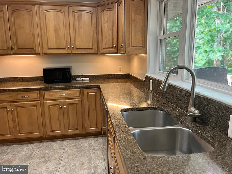 1108 Archer Ct — Photo 7