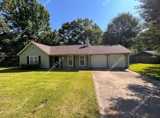 102 Pebble Ln, Clinton, MS 39056