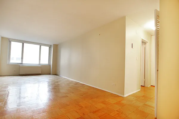 Rented by Avenues Real Estate | media 23