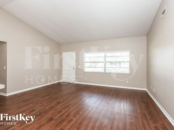 3rd image of 925 Hood Ave NW