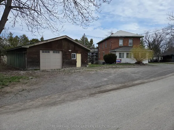 10 Hill St, Selwyn, ON K0L 2H0