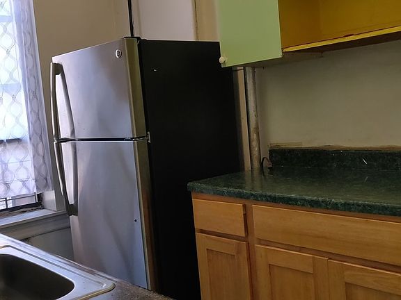 2nd image of 253 Parkside Ave #B3