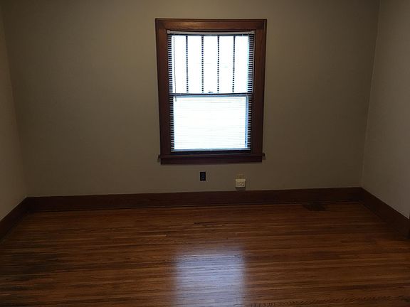 2nd image of 1225 Lake St