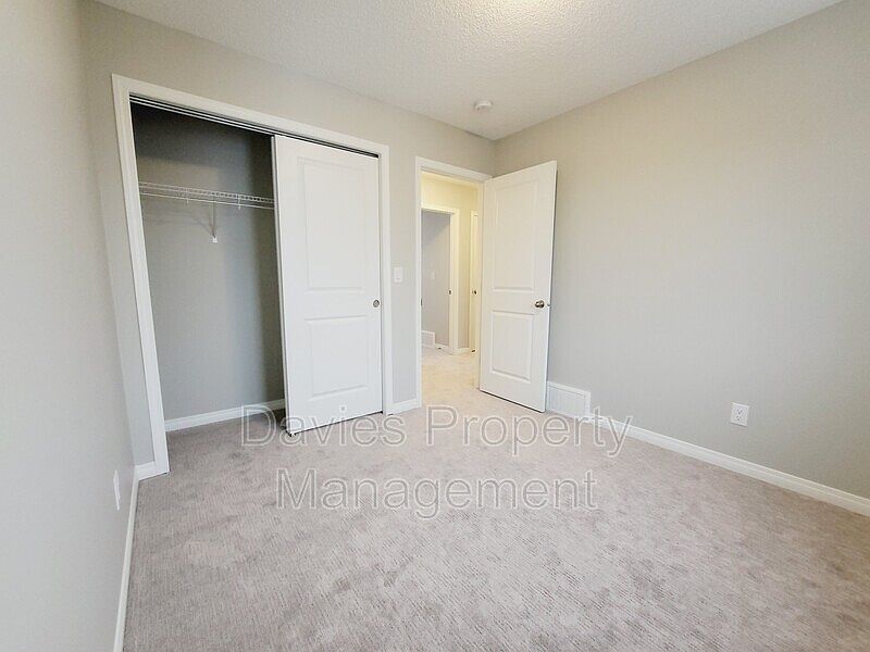 Edmonton Townhouse for rent - 3 Bedrooms — photo 17
