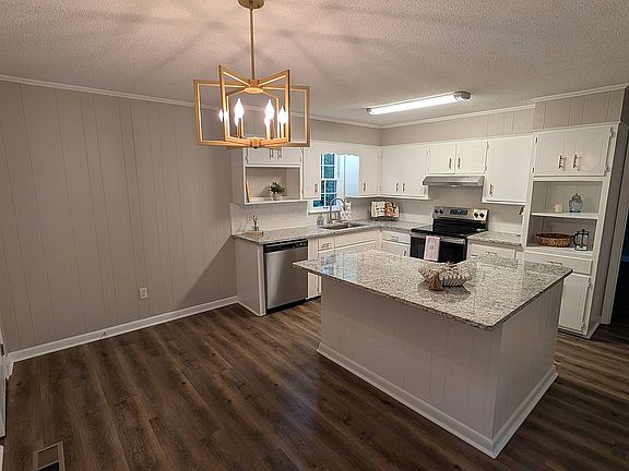 2nd image of 565 14th St SW
