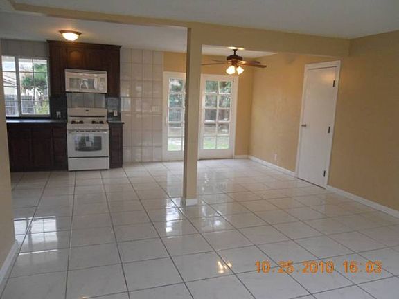 Living Rm & Kitchen Area