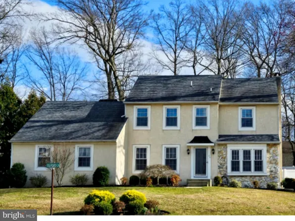 24 Whitechapel Dr, Mount Laurel, NJ 08054