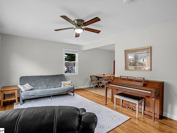 5th image of 103 Pinehurst St