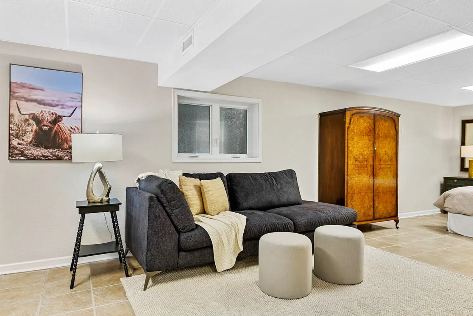 7 bed, 4.0 bath, 4499 sqft, $35,917 — Photo 2