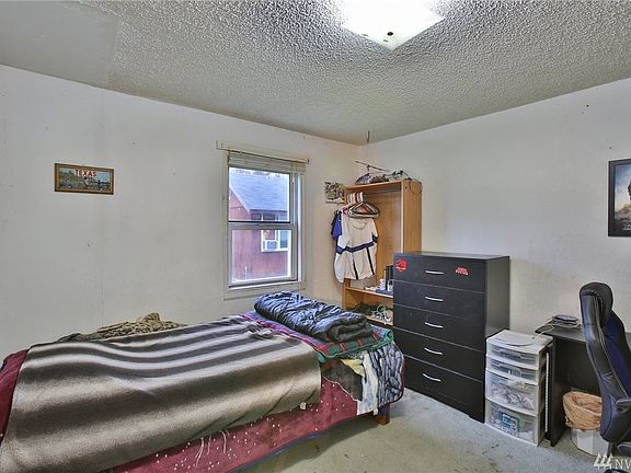4th image of 12923 42nd Ave E