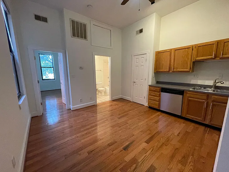 1418-20 Walnut St — Photo 7